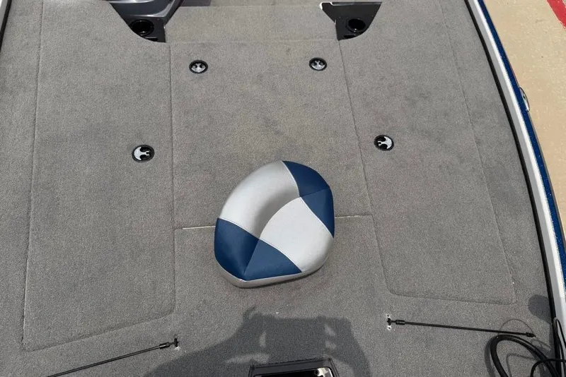 Slide: The Image of 2026 Nitro Z18 Pro boat deck with gray carpet and blue-white seat. - 17