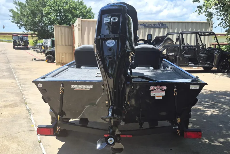 Slide: The Image of Tracker Bass Tracker Classic XL 2026 - 14