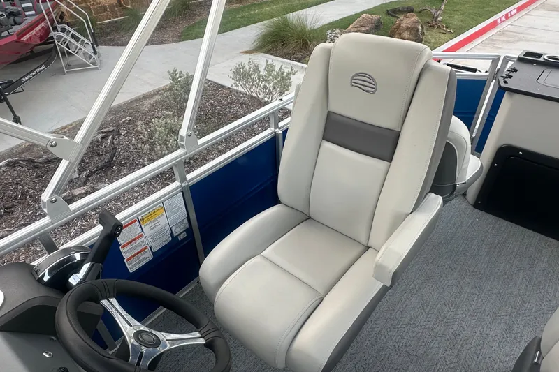 Slide: The Image of Captain's chair on 2026 Sun Tracker Fishin' Barge 20 DLX pontoon boat. - 58