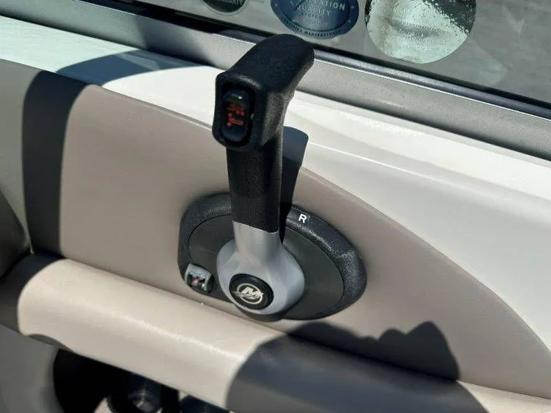Slide: The Image of Close-up of a Caravelle 237 control lever, year 2009. - 32