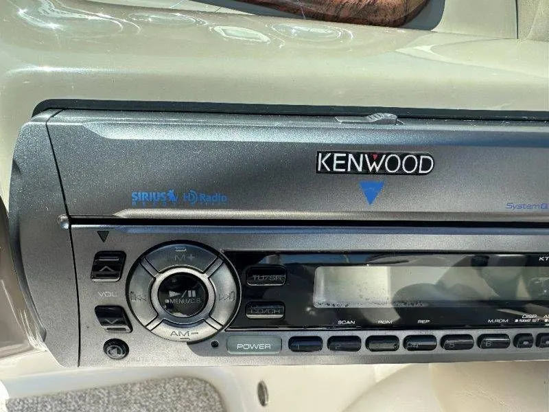 Slide: The Image of Kenwood car stereo in a 2009 Caravelle 237. - 37