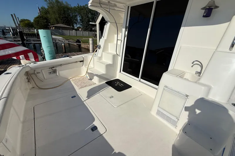Slide: The Image of 2001 Silverton 42 Convertible yacht deck with sink and sliding doors. - 19