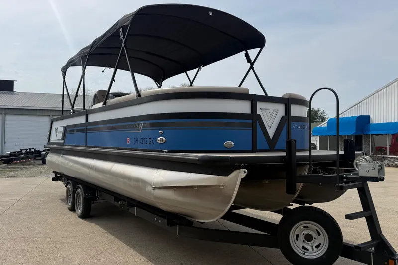 Slide: The Image of 2022 Viaggio Diamante S 26 pontoon boat on trailer, featuring blue and black design. - 3