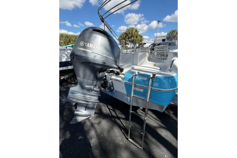 Slide: The Image of 2019 Hurricane SunDeck Sport CC 231 OB with Yamaha outboard motor and swim ladder. - 5