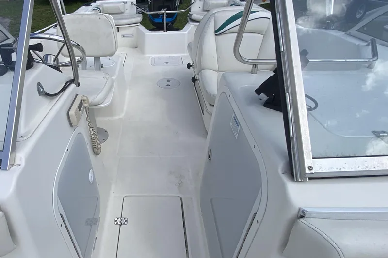 Slide: The Image of 2001 Aquasport 215 Osprey Sport boat interior with seating and steering console. - 11