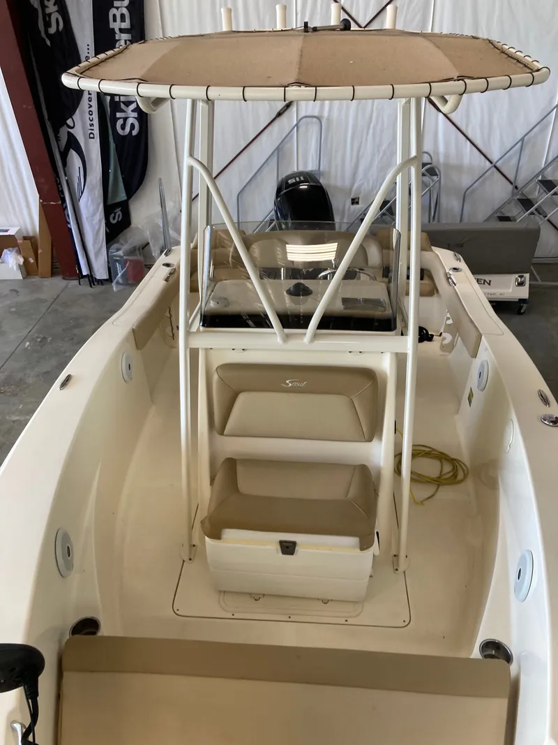 Slide: The Image of Scout 195 Sportfish 2019 - 10
