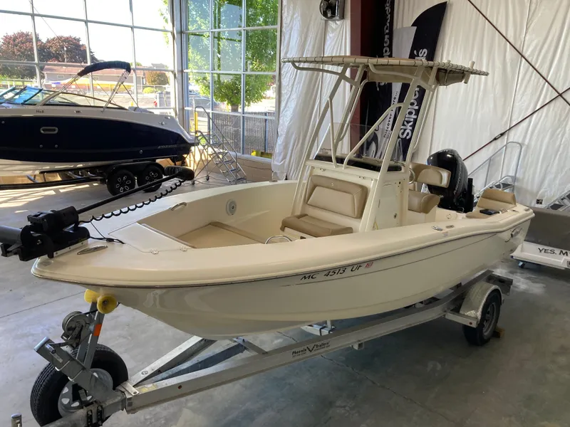 Slide: The Image of Scout 195 Sportfish 2019 - 16