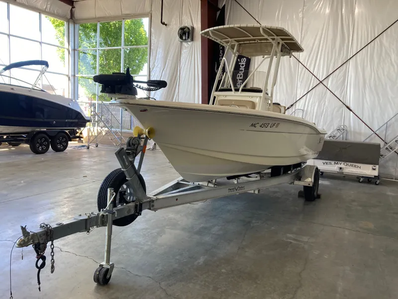 Slide: The Image of Scout 195 Sportfish 2019 - 17