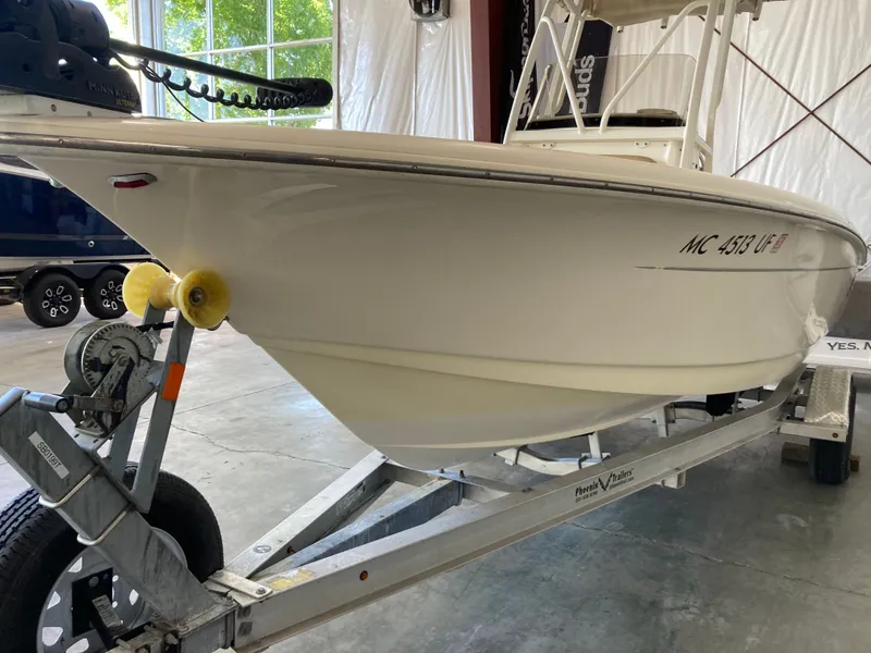 Slide: The Image of Scout 195 Sportfish 2019 - 18