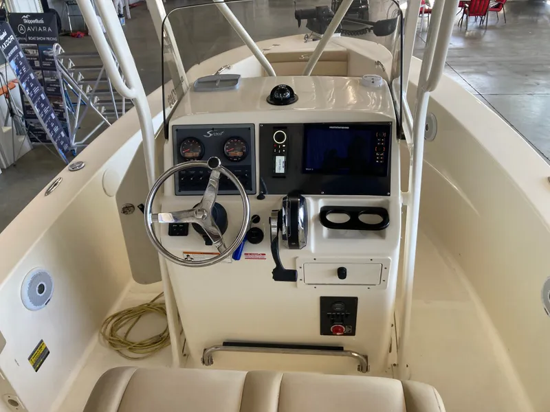 Slide: The Image of Scout 195 Sportfish 2019 - 7