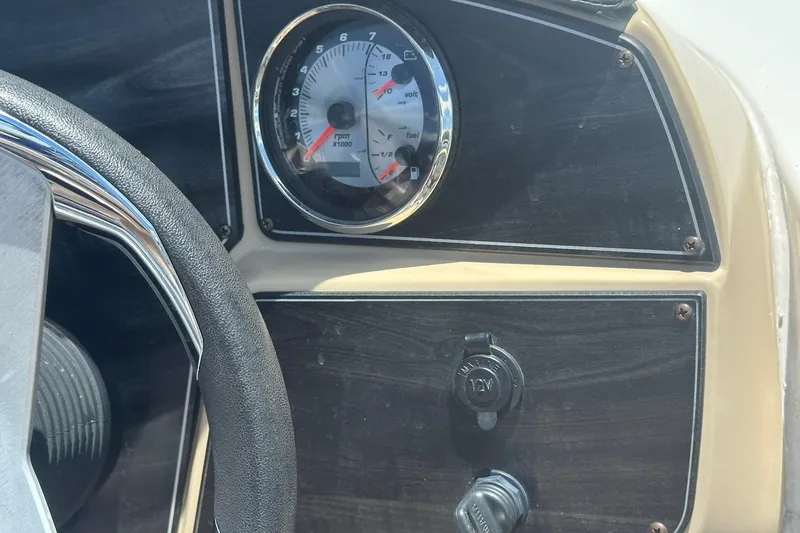 Slide: The Image of Steering wheel and dashboard of 2019 Hurricane Sundeck Sport 218 OB boat. - 17