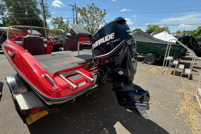 The Image of Red 2013 Stratos 486 Ski-N-Fish boat with Evinrude E-TEC motor in a parking lot. - 9