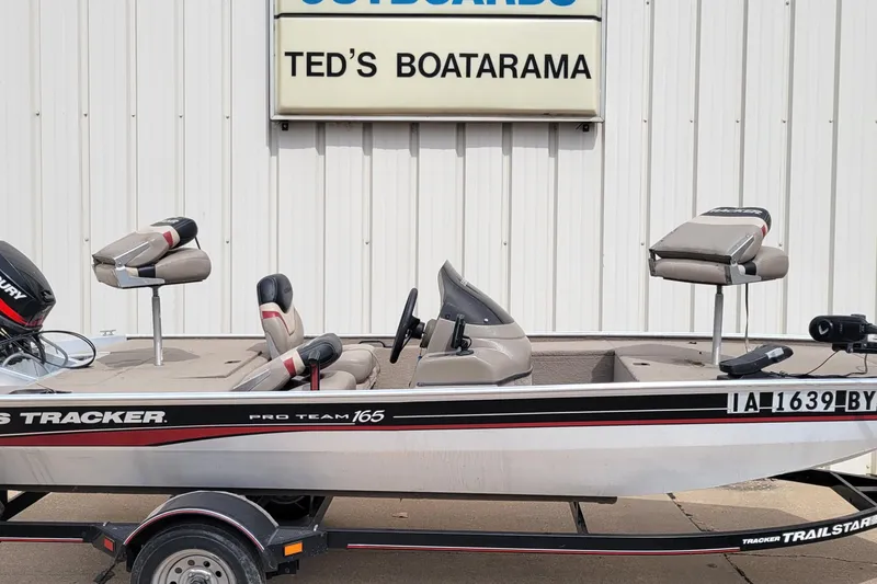 Slide: The Image of 2003 Tracker Pro Team 165 boat at Ted's Boatarama dealership. - 7