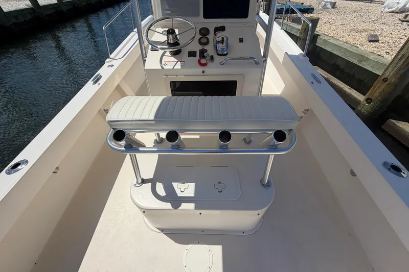 Slide: The Image of 2006 Parker 23SE Center Console boat interior with helm and seating. - 11