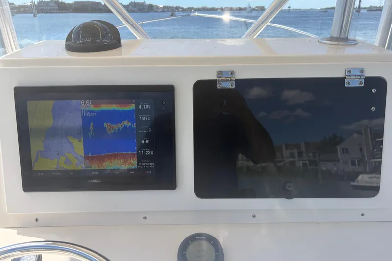 Slide: The Image of Console of 2006 Parker 23SE Center Console boat with Garmin navigation display. - 20