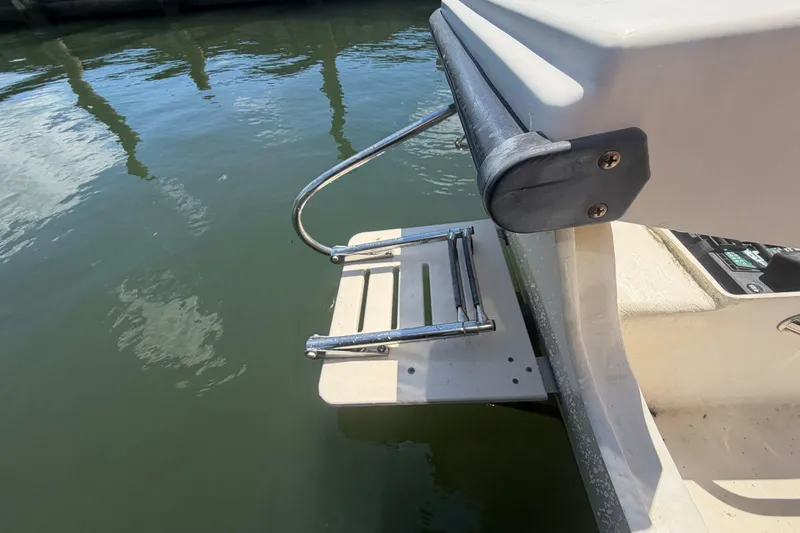 Slide: The Image of 2006 Parker 23SE Center Console boat with a foldable swim ladder. - 7