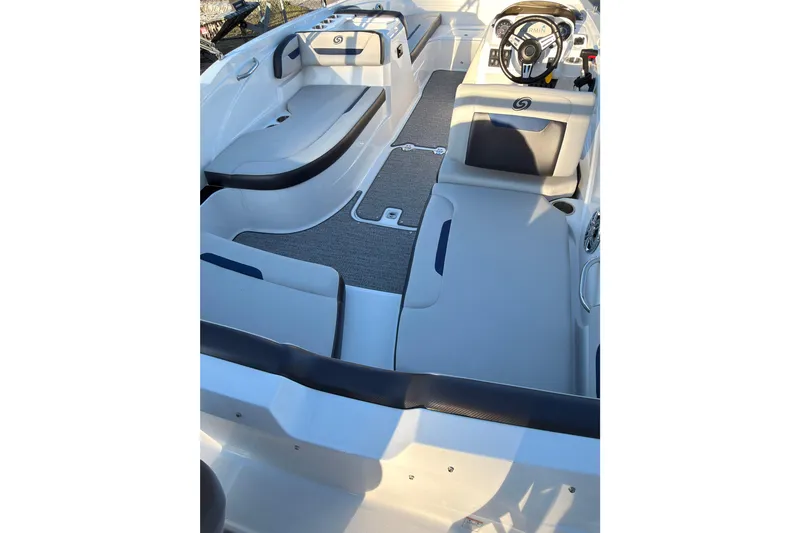 Slide: The Image of Hurricane SunDeck Sport 205 OB 2022 - 16