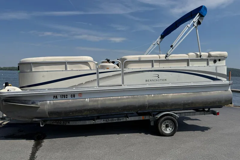 The Image of 2005 Bennington 2075RL pontoon boat on trailer by the lake. - 1