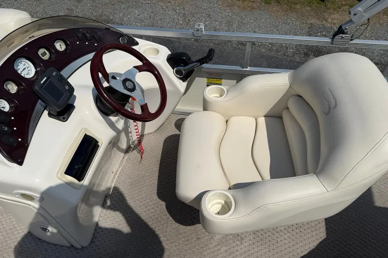 Slide: The Image of Captain's chair and dashboard of a 2005 Bennington 2075RL boat. - 12