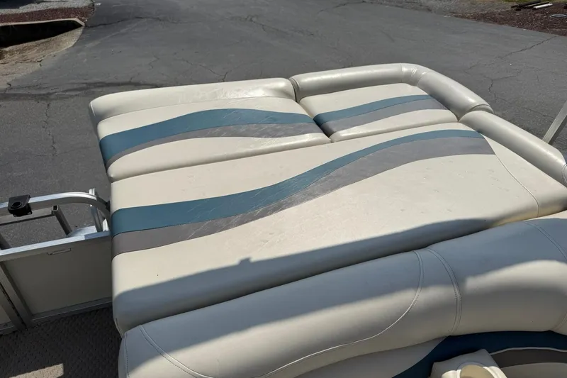 Slide: The Image of 2005 Bennington 2075RL boat seat with blue and gray stripes on a sunny day. - 15