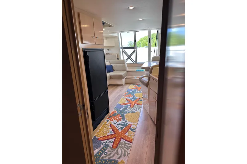 Slide: The Image of Interior of 1998 Carver 350 Mariner yacht with colorful starfish-themed rug. - 17