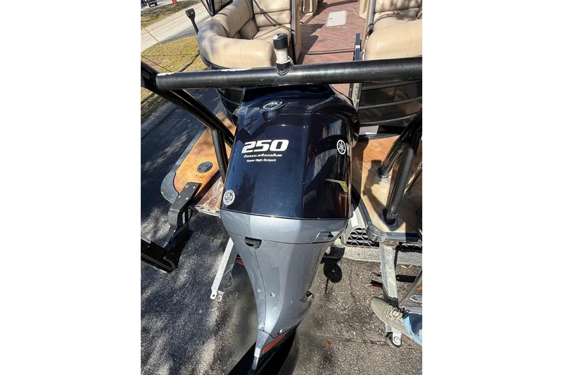 Slide: The Image of 2017 South Bay 523RS pontoon boat with Yamaha 250 horsepower outboard motor. - 3