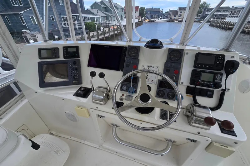 Slide: The Image of Helm of 2003 Henriques 35 Sportfisherman with navigation equipment and steering wheel. - 7