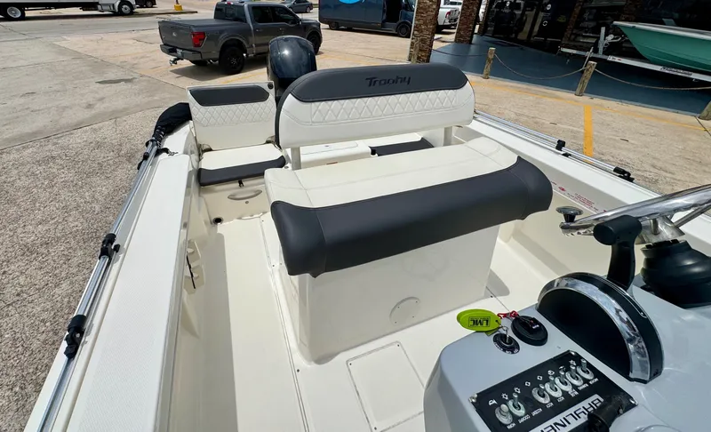 Slide: The Image of Bayliner Trophy 2022 - 17