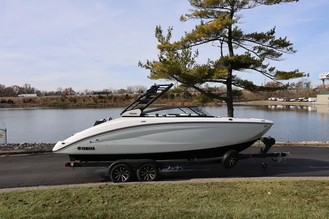 The Image of Yamaha 252S 2026 - 1