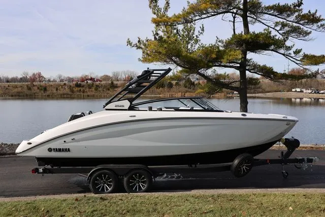 Slide: The Image of Yamaha 252S 2026 - 21