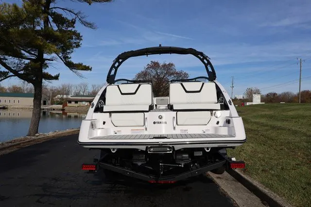 Slide: The Image of Yamaha 252S 2026 - 27