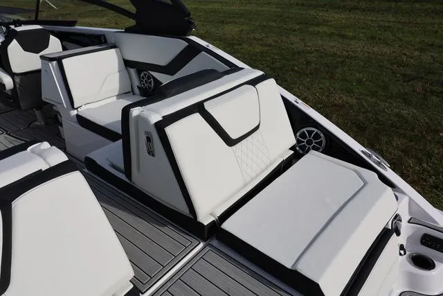 Slide: The Image of Yamaha 252S 2026 - 5