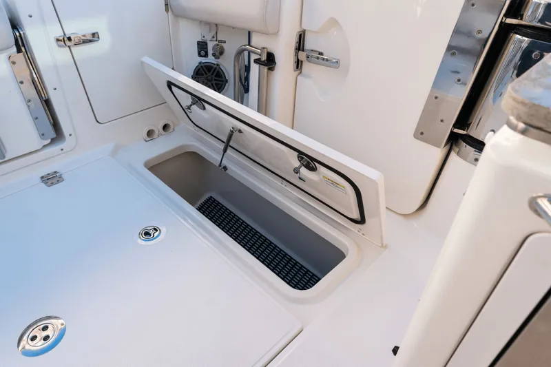 Slide: The Image of Boston Whaler 380 Realm 2024 - 114