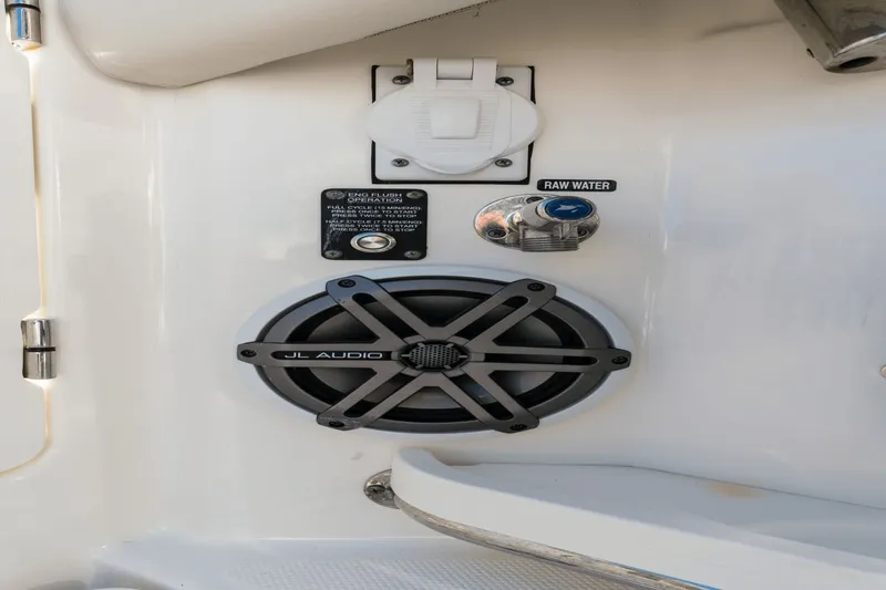 Slide: The Image of Boston Whaler 380 Realm 2024 - 120