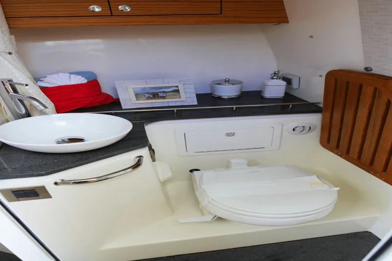 Slide: The Image of Boston Whaler 380 Realm 2024 - 125
