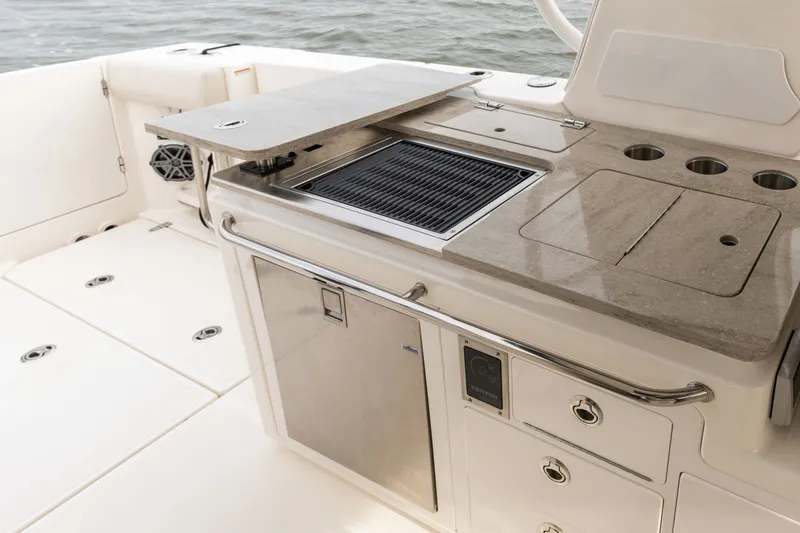 Slide: The Image of Boston Whaler 380 Realm 2024 - 97