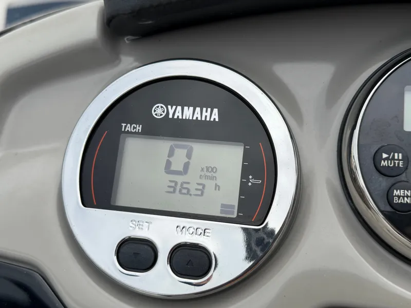 Slide: The Image of Yamaha tachometer on Chaparral 191 boat, 2018 model. - 16