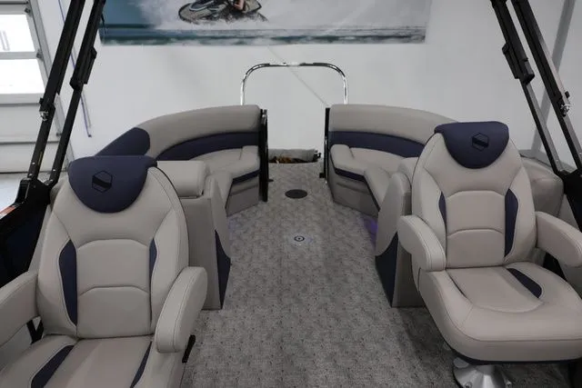 Slide: The Image of South Bay LE 224 RS 2.75 JAWS EDITION TRITOON 2026 - 15