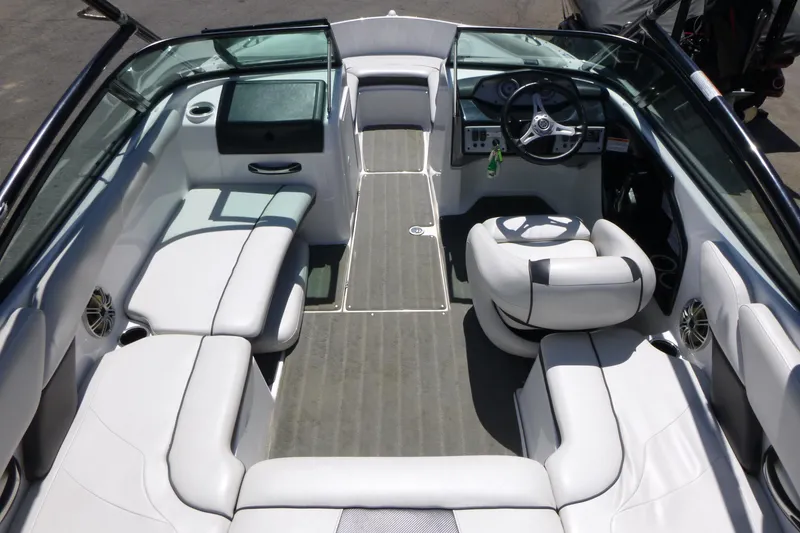 Slide: The Image of 2014 Yamaha Boats AR192 interior with white seating and steering wheel. - 5