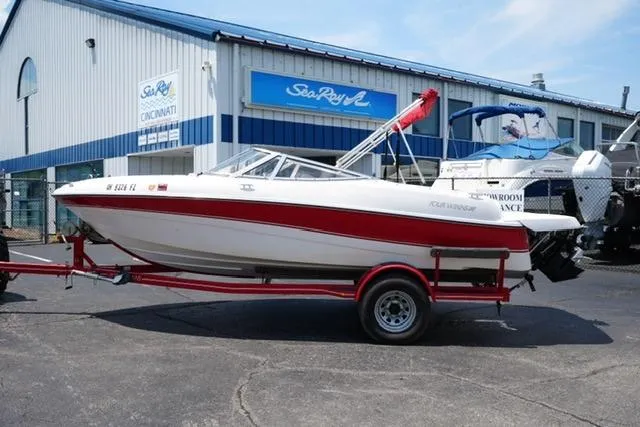 The Image of 2006 Four Winns 183 Horizon Fish & Ski boat on trailer outside dealership. - 1