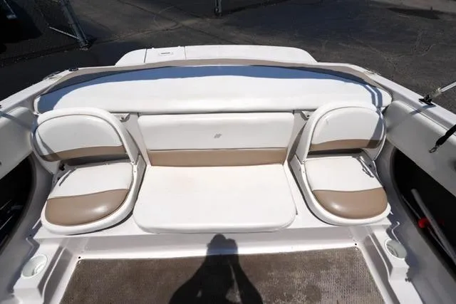 Slide: The Image of 2006 Four Winns 183 Horizon Fish & Ski boat interior seating area. - 13