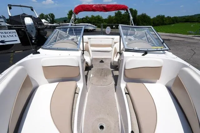 Slide: The Image of 2006 Four Winns 183 Horizon Fish & Ski boat with beige seating and open deck. - 9