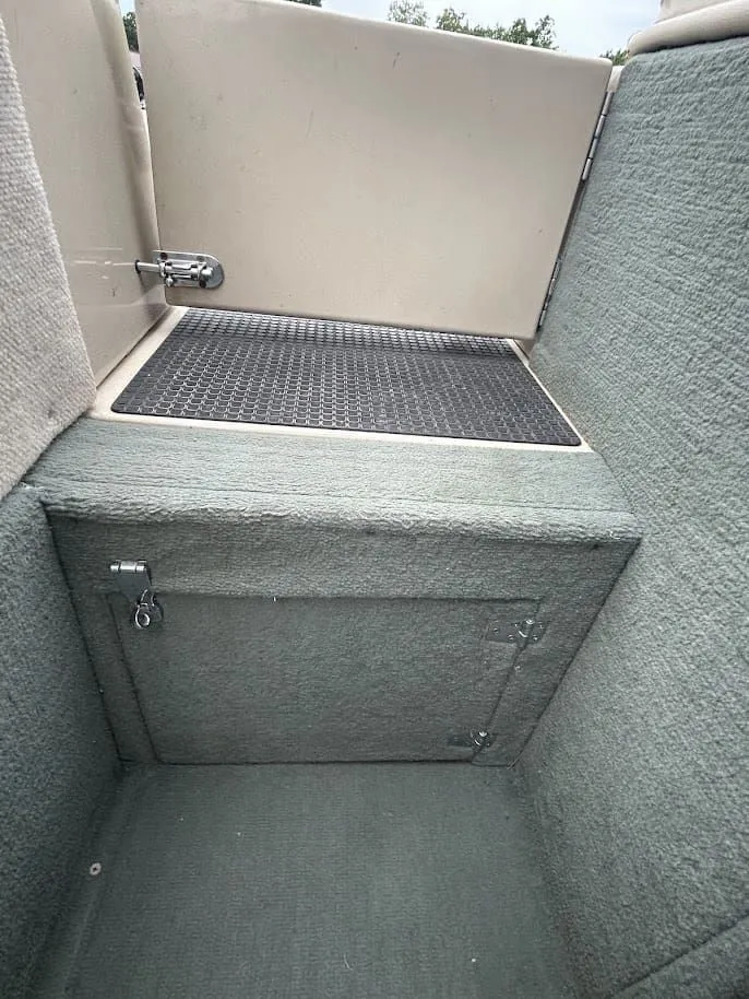 Slide: The Image of Interior of a 2001 Sun Tracker Party Deck boat. - 18