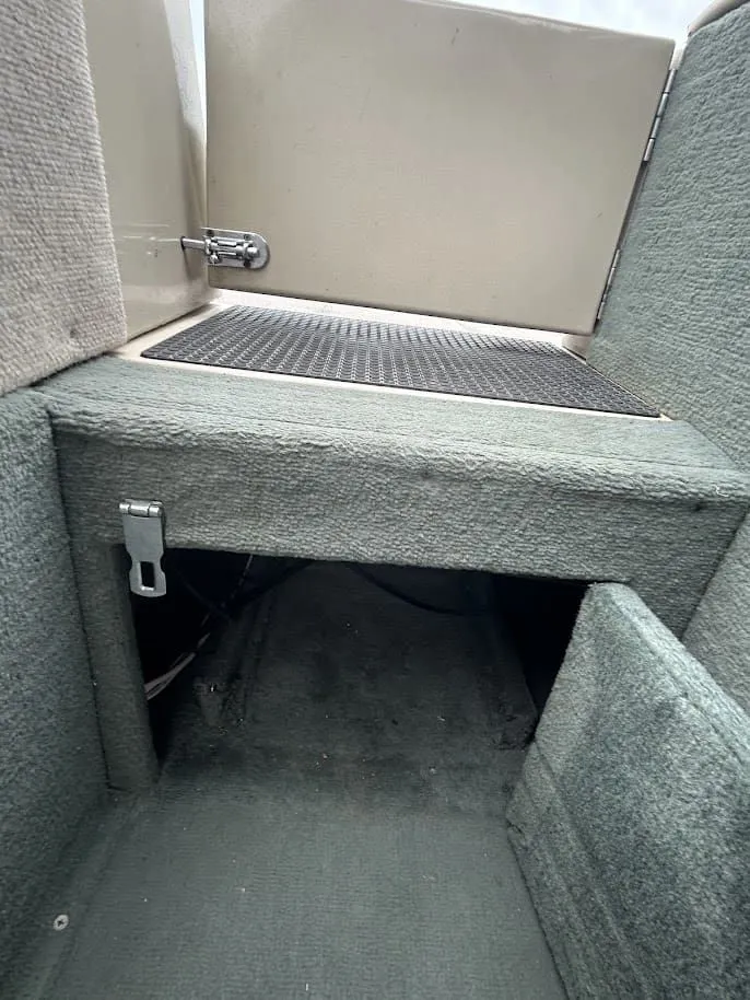 Slide: The Image of Interior of a 2001 Sun Tracker Party Deck boat. - 19