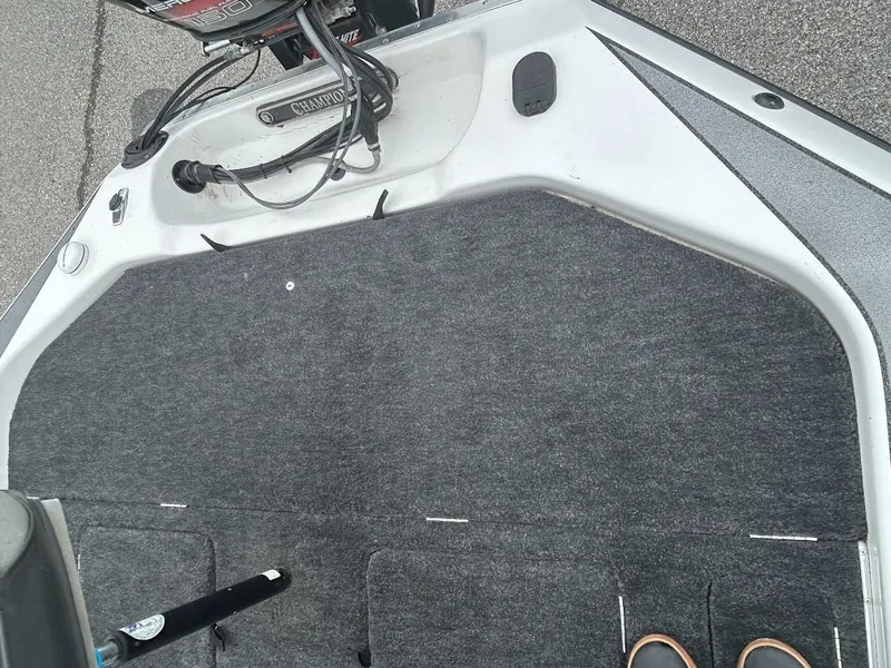 Slide: The Image of Interior view of a 1997 Champion 191 DC boat. - 15