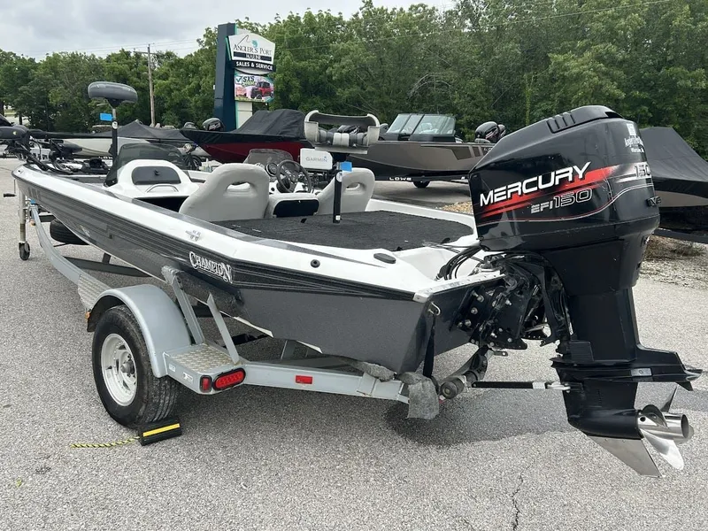 Slide: The Image of 1997 Champion 191 DC boat with Mercury EFI 150 engine. - 4