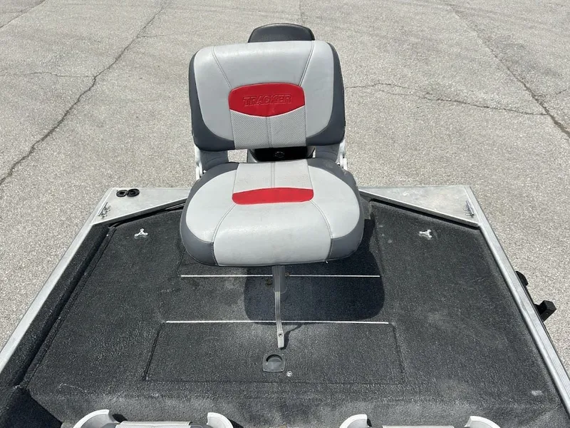 Slide: The Image of 2016 Tracker Pro 160 boat seat on deck. - 15