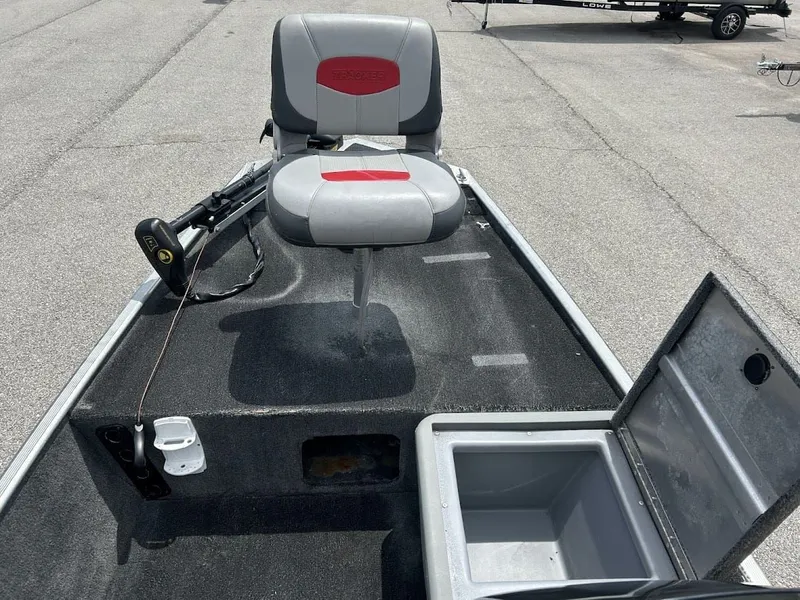Slide: The Image of 2016 Tracker Pro 160 boat with seat and storage compartment. - 9