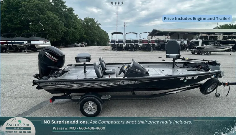 The Image of 2020 Stinger 175C boat with engine and trailer at a marina. - 1