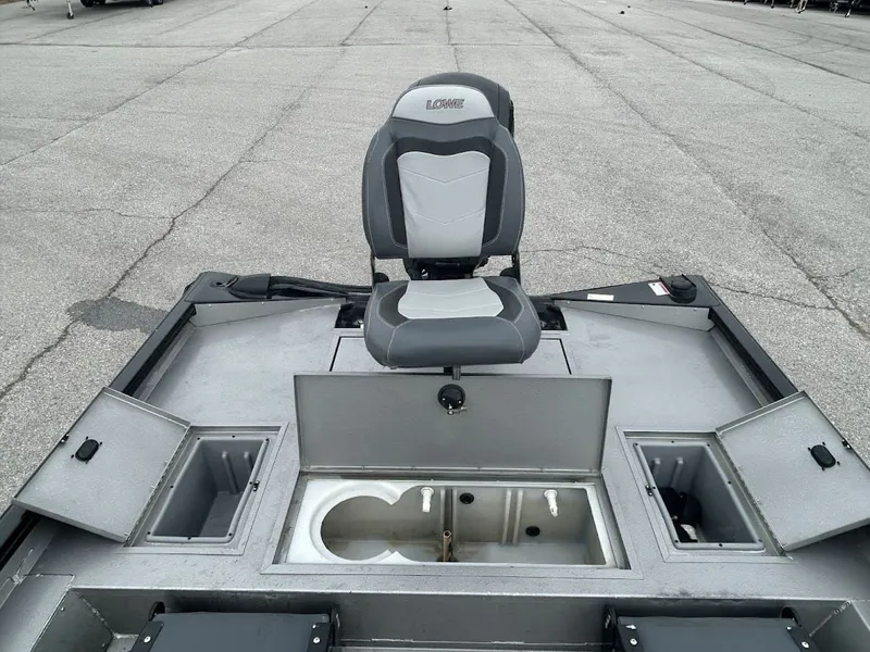 Slide: The Image of 2020 Stinger 175C boat with seat and storage compartments. - 15